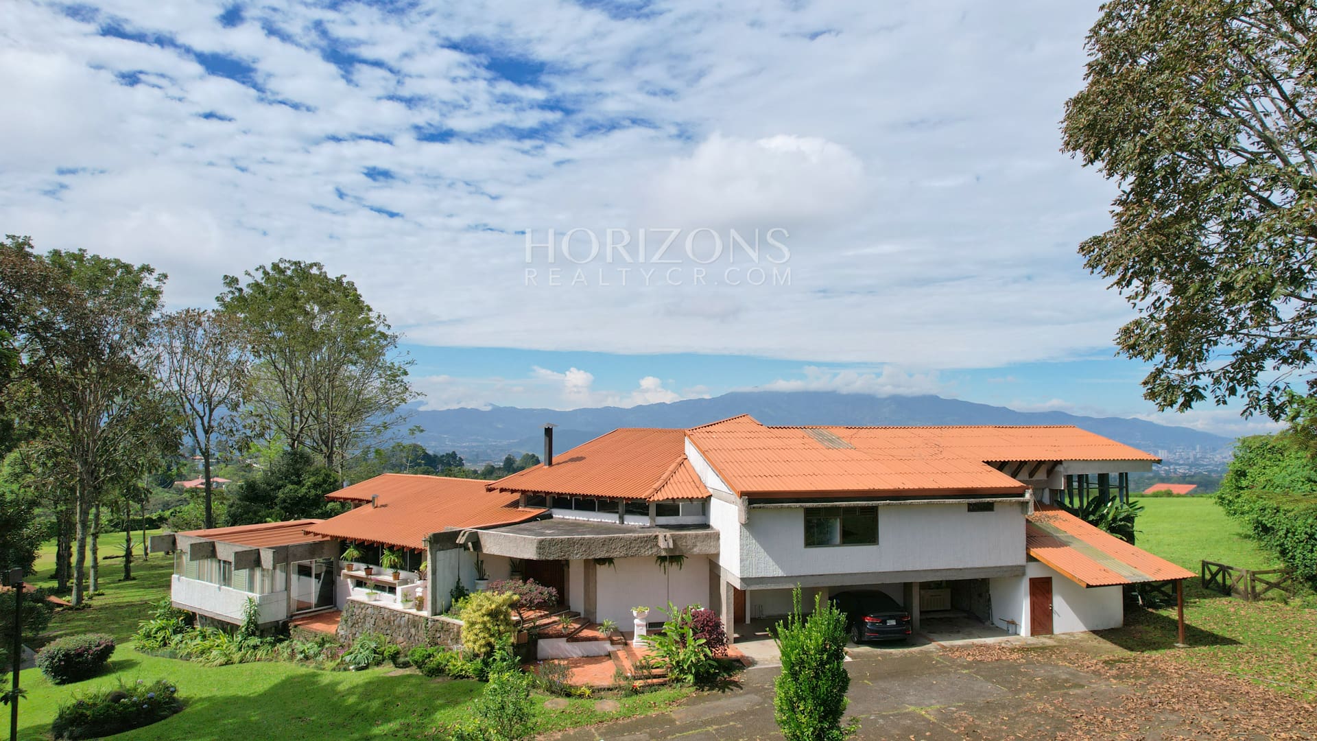 Residencia de lujo amueblada en San Rafael Montes de Oca con vistas panorámicas y 10.000 m² de terreno nja1003