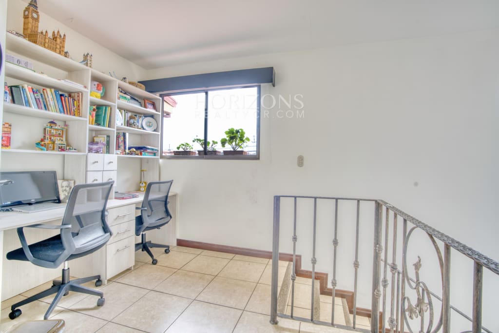 Se Vende Casa con Patio en Condominio Arandas 3 Habitaciones 4 Estacionamientos noj1033