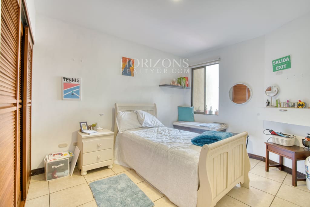 Se Vende Casa con Patio en Condominio Arandas 3 Habitaciones 4 Estacionamientos noj1033