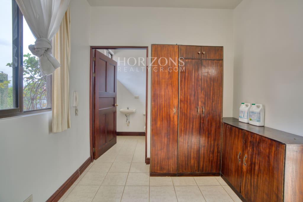 Casa de una Planta en Residencial Altamonte 3 Habitaciones más Oficina y C. Servicio nja1301