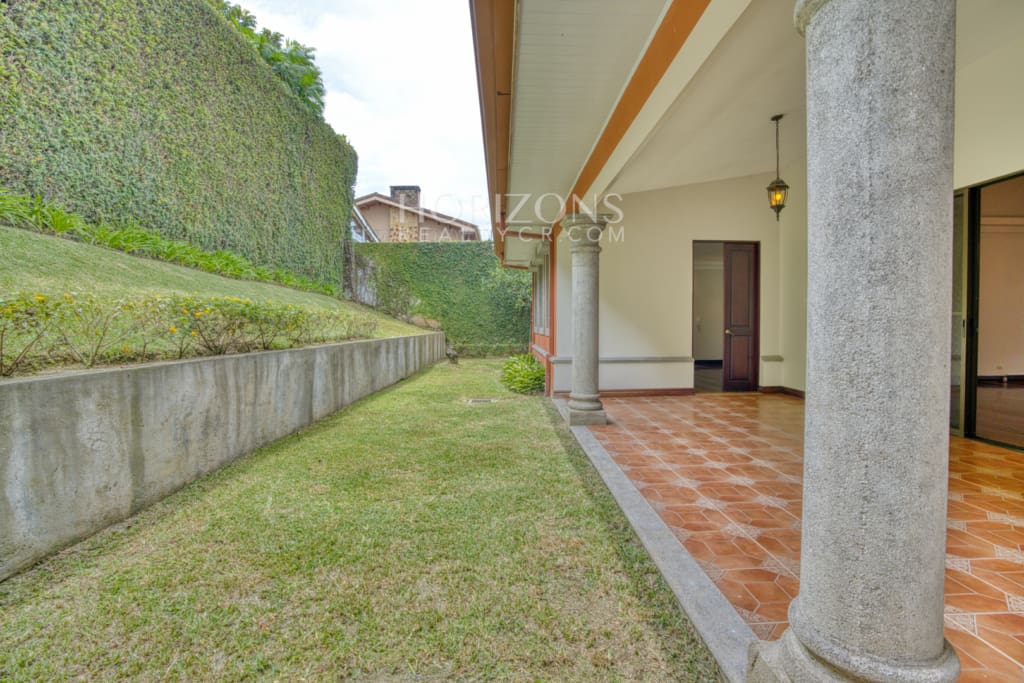 Casa de una Planta en Residencial Altamonte 3 Habitaciones más Oficina y C. Servicio nja1301