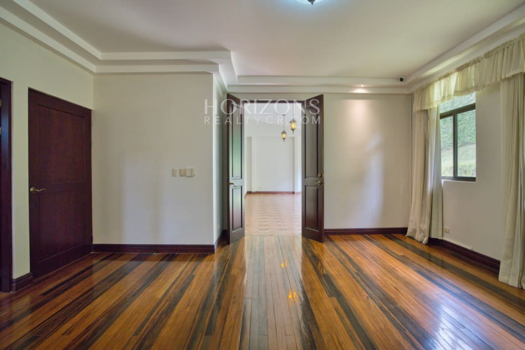 Casa de una Planta en Residencial Altamonte 3 Habitaciones más Oficina y C. Servicio nja1301