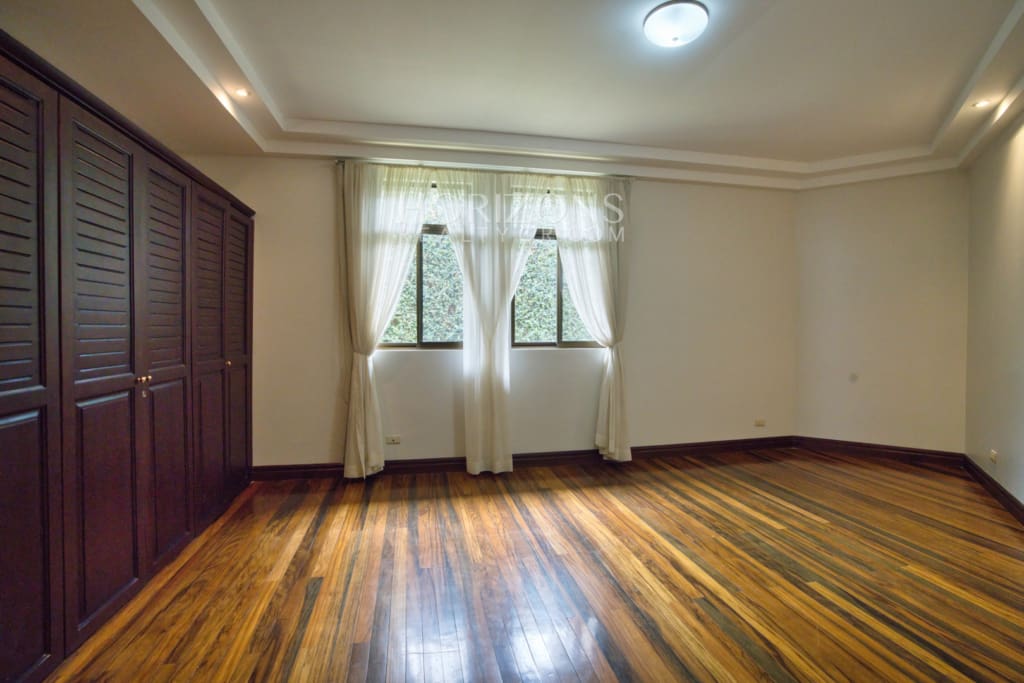 Casa de una Planta en Residencial Altamonte 3 Habitaciones más Oficina y C. Servicio nja1301