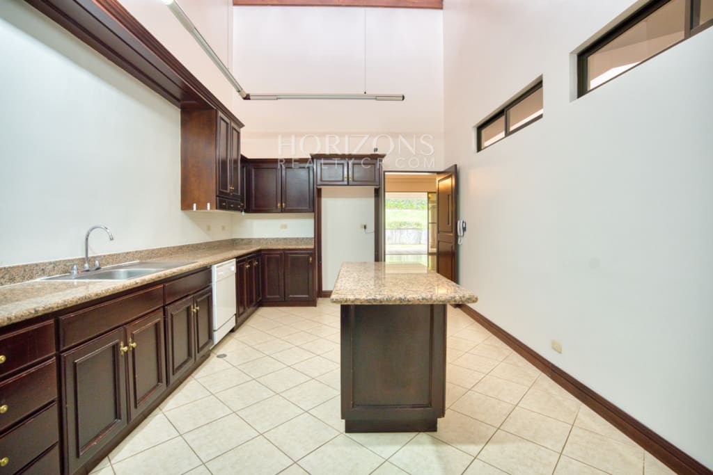 Casa de una Planta en Residencial Altamonte 3 Habitaciones más Oficina y C. Servicio nja1301