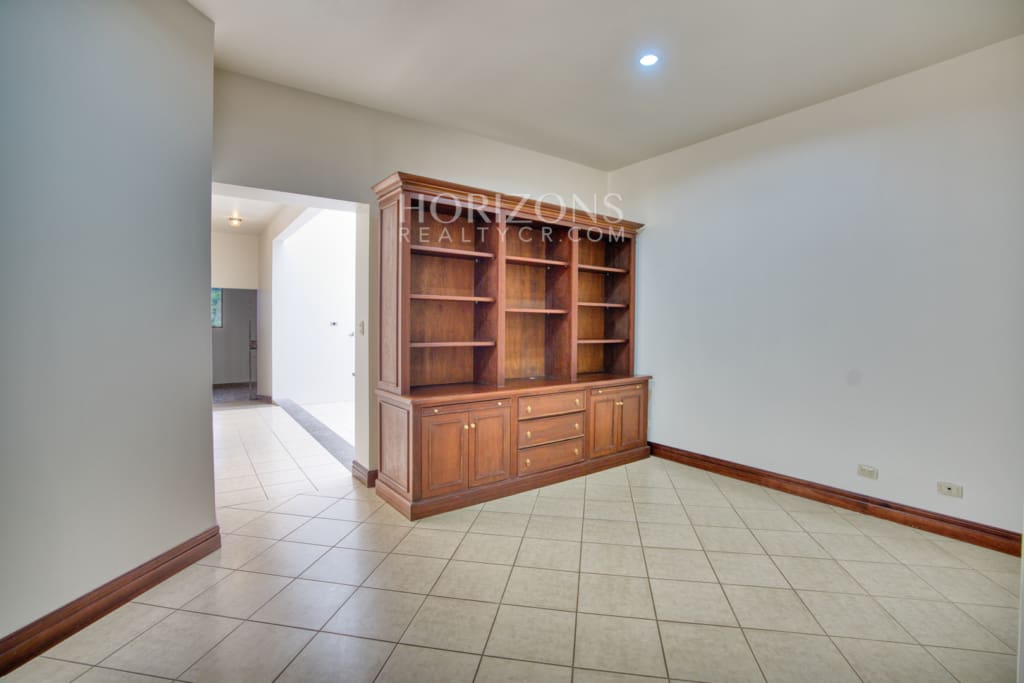 Casa de una Planta en Residencial Altamonte 3 Habitaciones más Oficina y C. Servicio nja1301