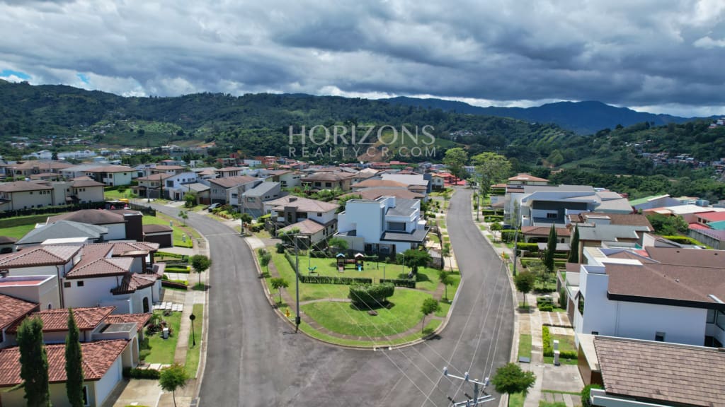 En Venta Lote Condominio Tierras del Este Curridabat 303m2 nja1299