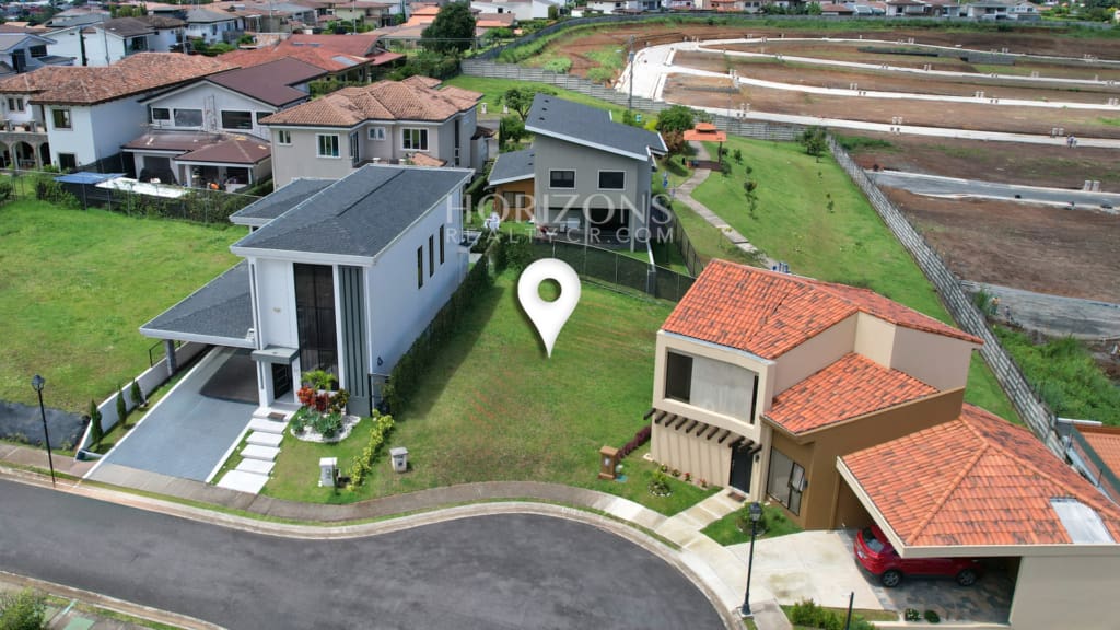En Venta Lote Condominio Tierras Del Este Curridabat 303M2 Nja1299