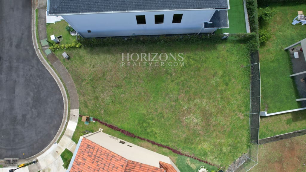 En Venta Lote Condominio Tierras del Este Curridabat 303m2 nja1299