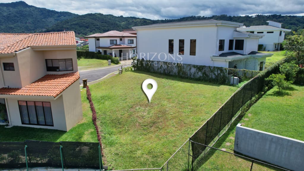 En Venta Lote Condominio Tierras del Este Curridabat 303m2 nja1299