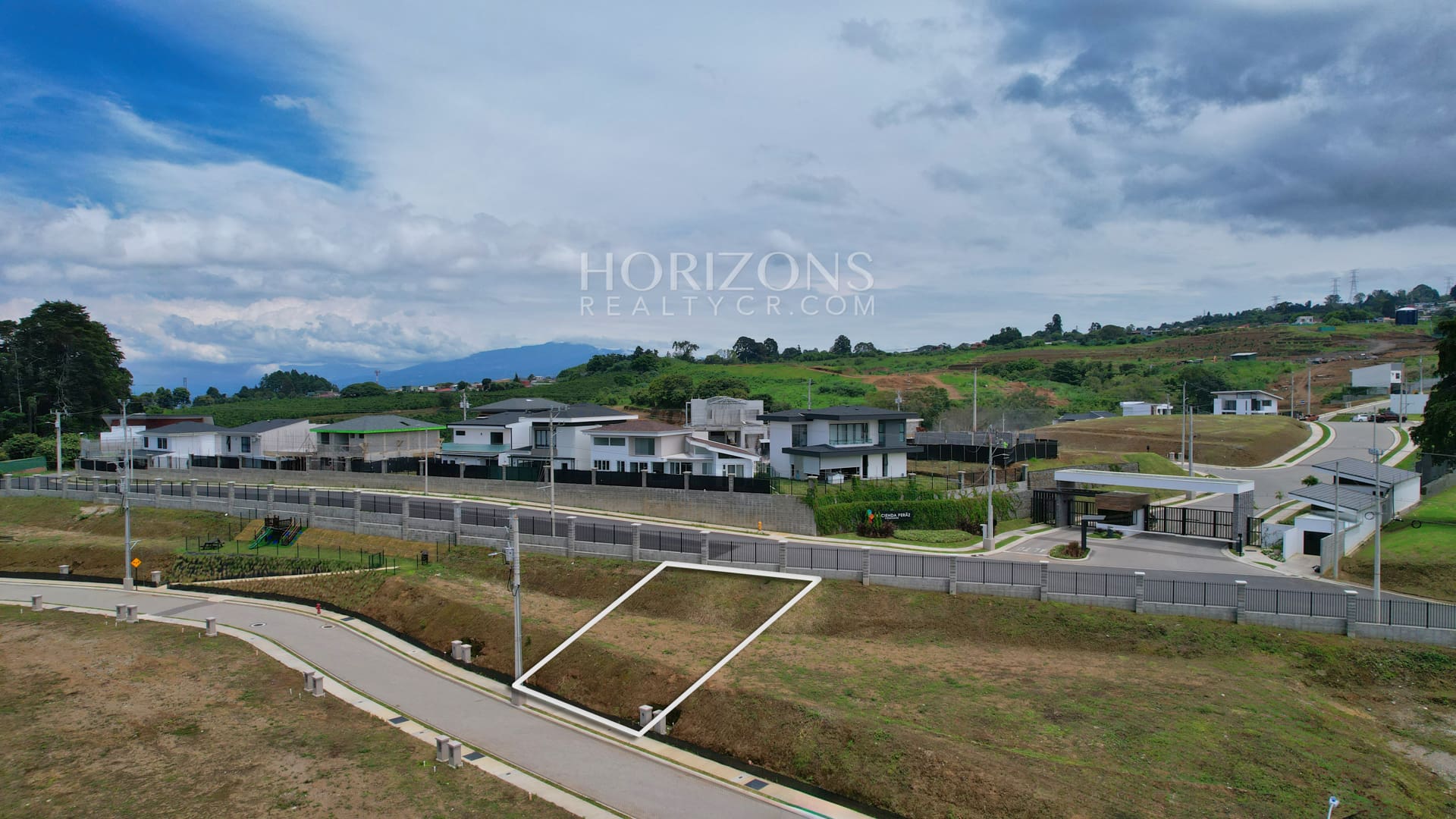 Lote en Venta Condominio Casa Hacienda Con Vistas a la Montaña Dulce Nombre 176m2 nja1296