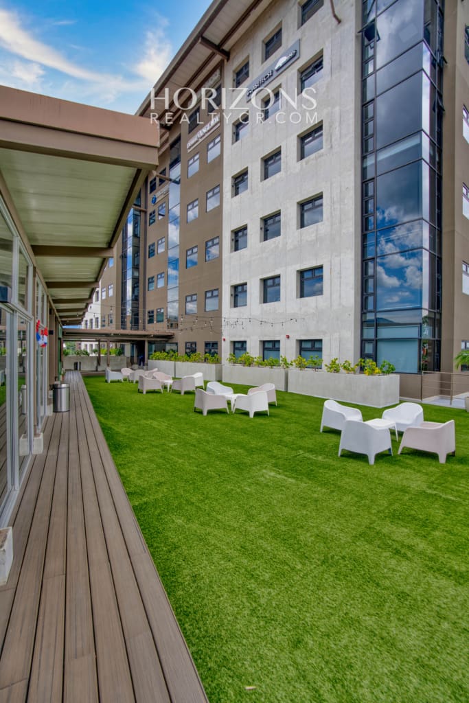 Se Alquila Oficina en Oficentro Momentum Pinares 264m² hcr33
