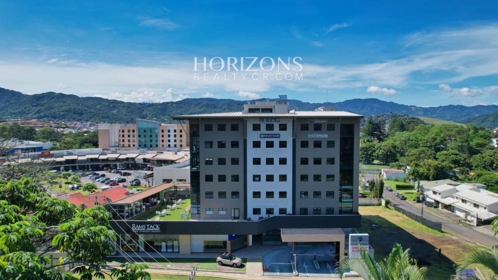 Se Vende Estrene su Oficina en Oficentro Momentum Pinares 146m² hrc36