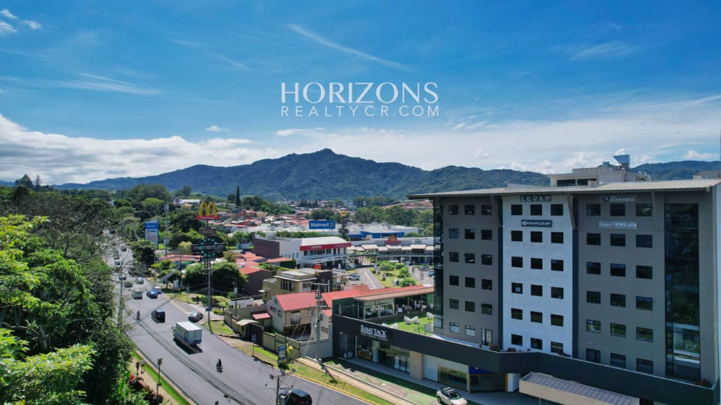 Se Vende Estrene su Oficina en Oficentro Momentum Pinares 146m² hrc36