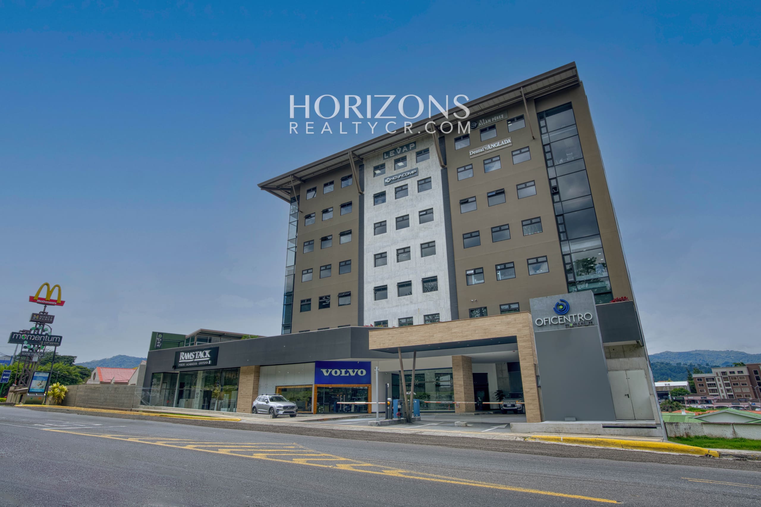 Se Vende Estrene su Oficina en Oficentro Momentum Pinares 146m² hrc36