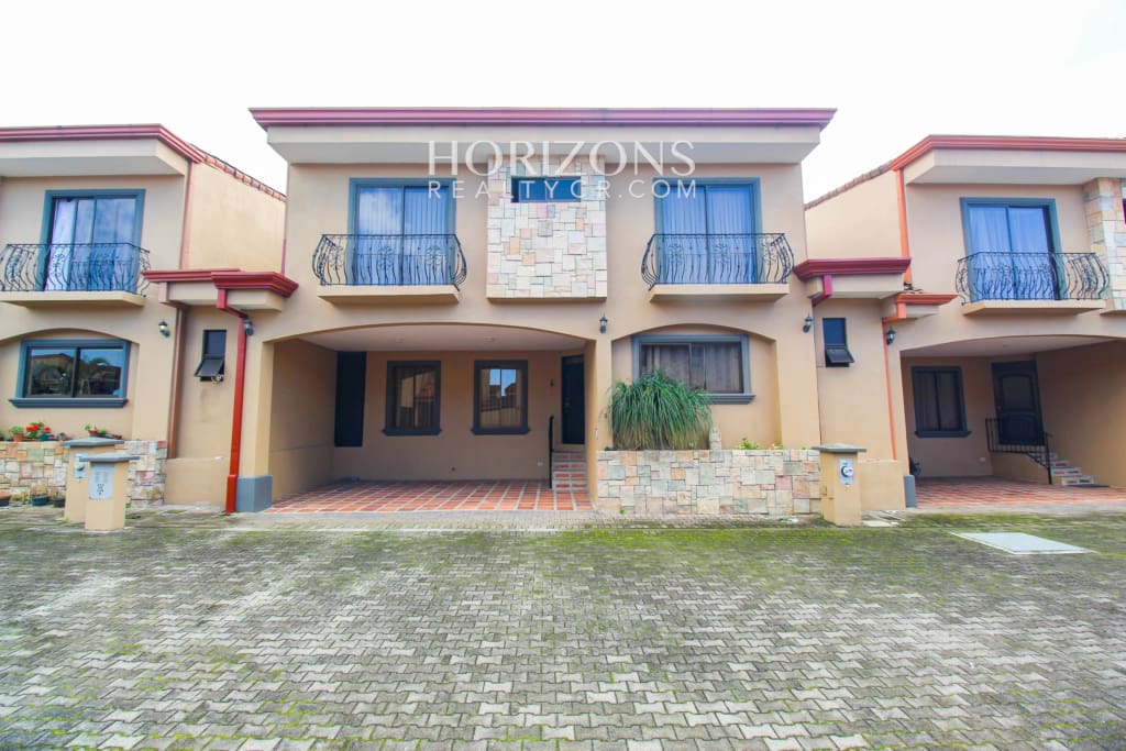 Se Alquila Casa Con Patio En Condominio Sabanilla 3 Habitaciones 4 Estacionamientos Noj1034