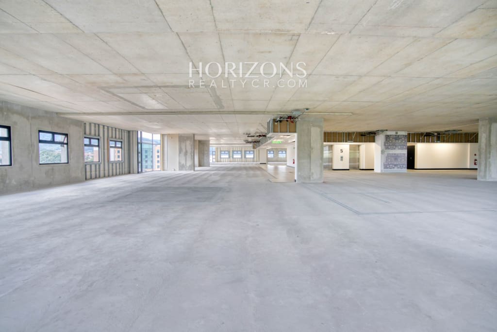 Se Vende Estrene su Oficina en Oficentro Momentum Pinares 146m² hrc36