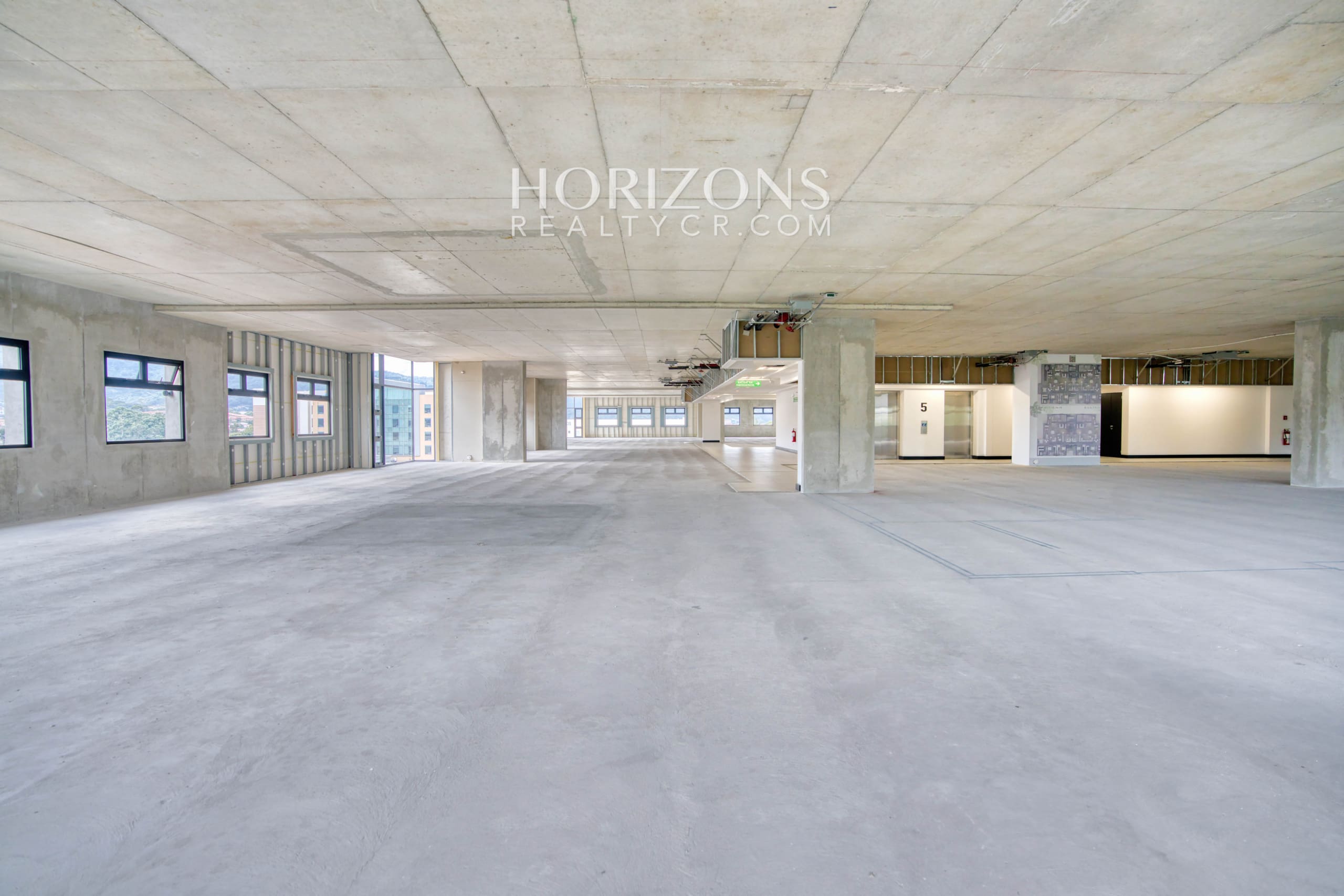 Se Vende Estrene su Oficina en Oficentro Momentum Pinares 146m² hrc36