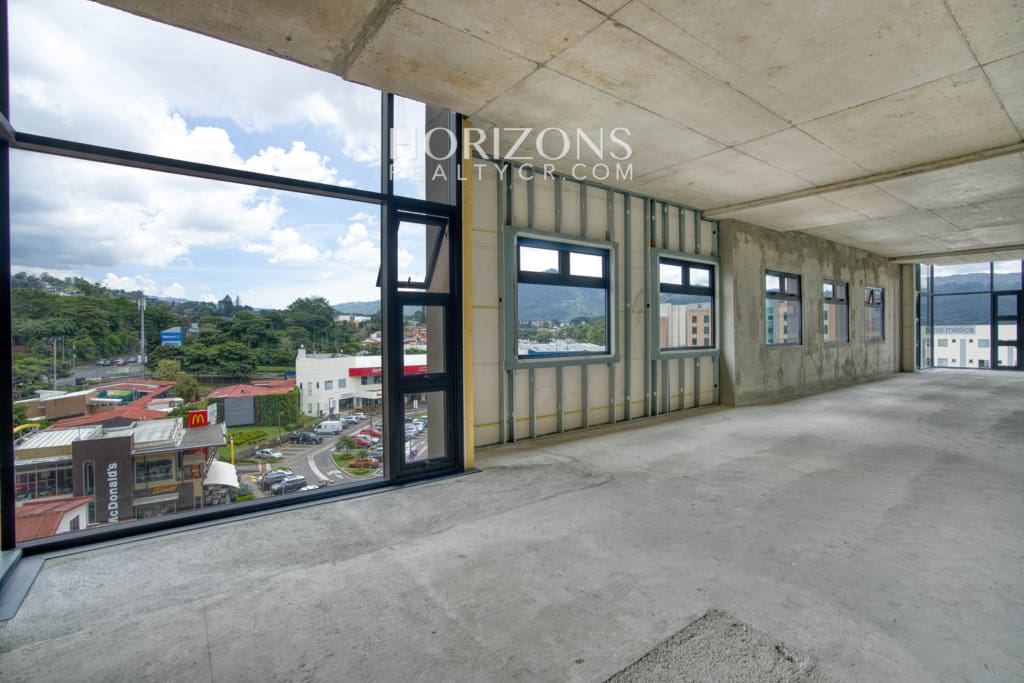 Se Vende Estrene su Oficina en Oficentro Momentum Pinares 146m² hrc36