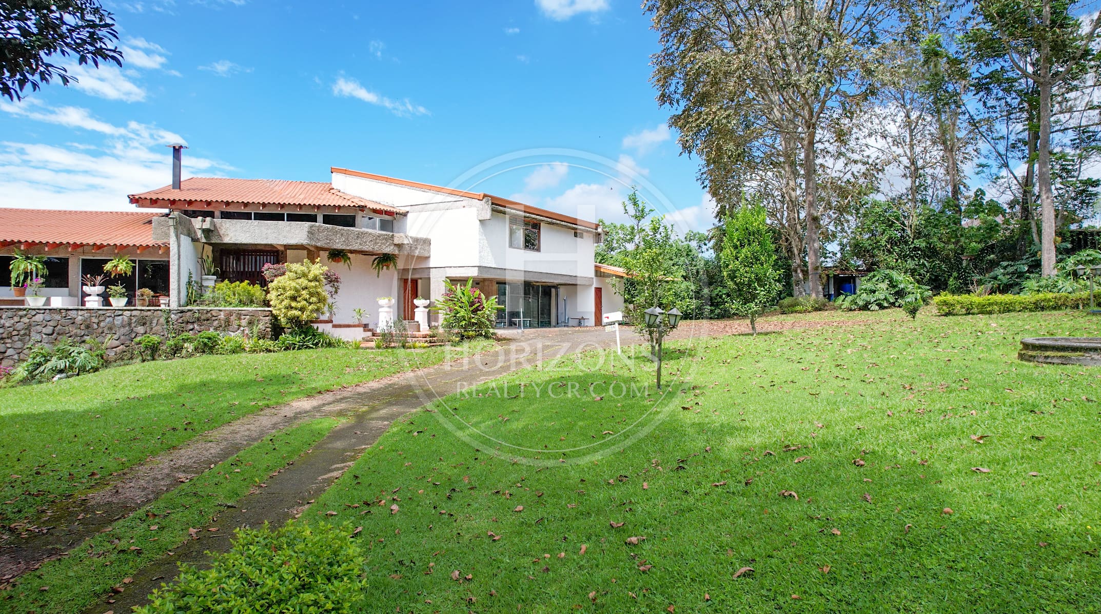 Residencia de lujo amueblada en San Rafael Montes de Oca con vistas panorámicas y 10.000 m² de terreno nja1003