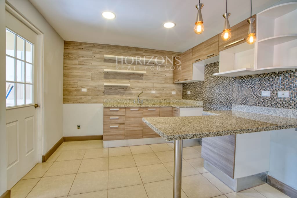 Se vende Casa con patio Condominio Valle Alto 3 Habitaciones Vista a las Montañas nja1302