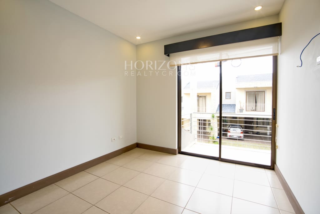 Se vende Casa con patio Condominio Valle Alto 3 Habitaciones Vista a las Montañas nja1302
