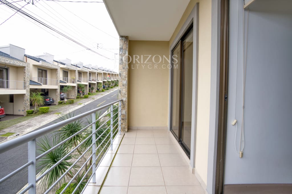Se vende Casa con patio Condominio Valle Alto 3 Habitaciones Vista a las Montañas nja1302
