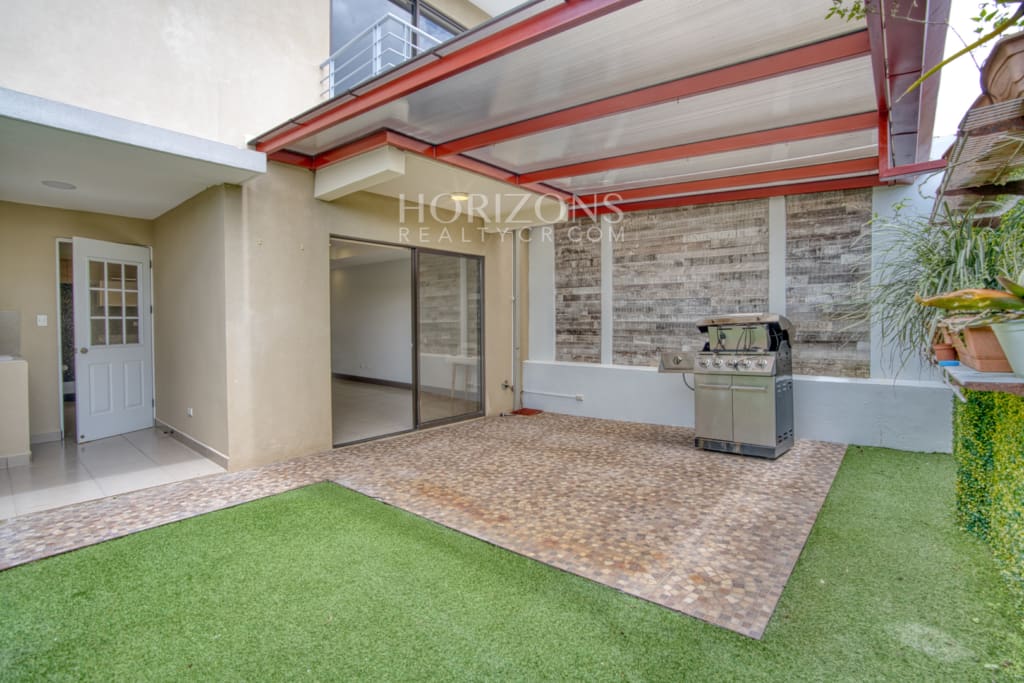 Se vende Casa con patio Condominio Valle Alto 3 Habitaciones Vista a las Montañas nja1302