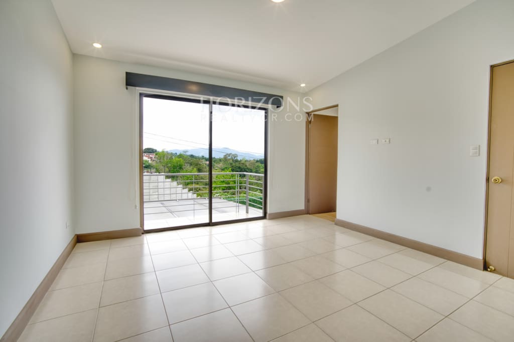 Se vende Casa con patio Condominio Valle Alto 3 Habitaciones Vista a las Montañas nja1302