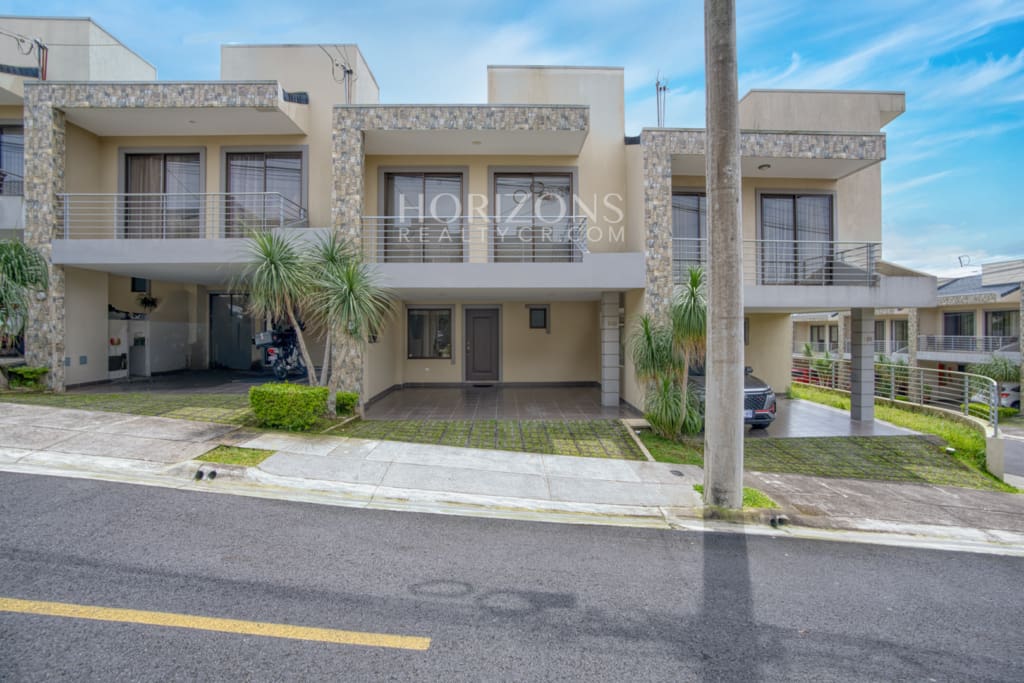 Se Vende Casa Con Patio Condominio Valle Alto 3 Habitaciones Vista A Las Montañas Nja1302