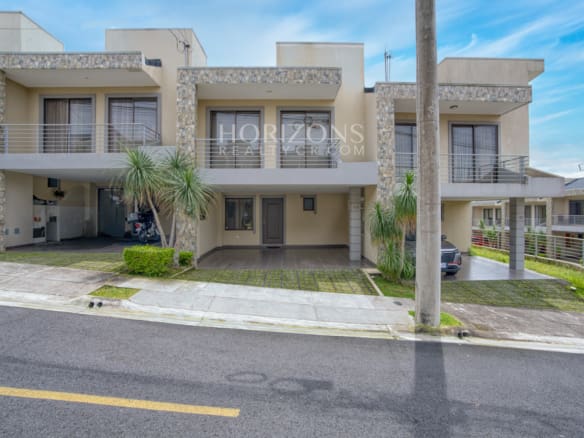 Se Vende Casa Con Patio Condominio Valle Alto 3 Habitaciones Vista A Las Montañas Nja1302