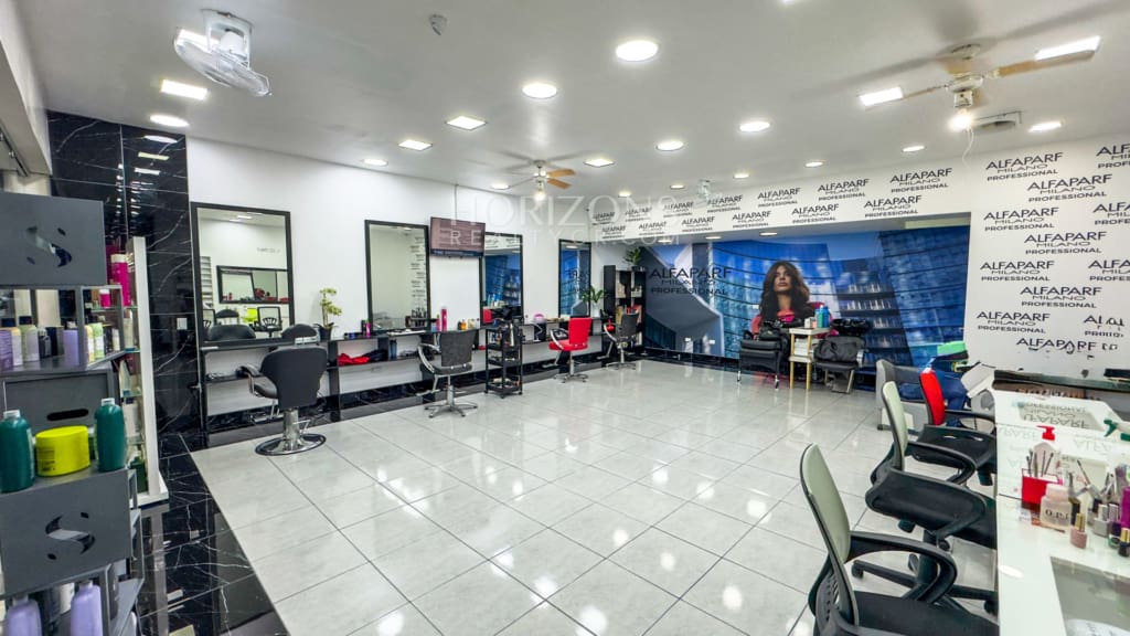 Se Vende Local Comercial 90m2 en el Mall San Pedro segundo Piso a la Par de BAC hrc39