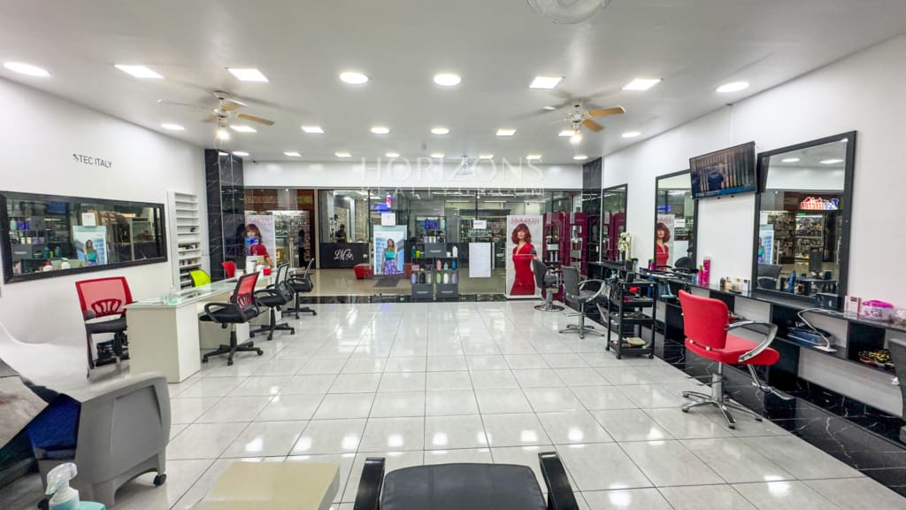 Se Vende Local Comercial 90m2 en el Mall San Pedro segundo Piso a la Par de BAC hrc39