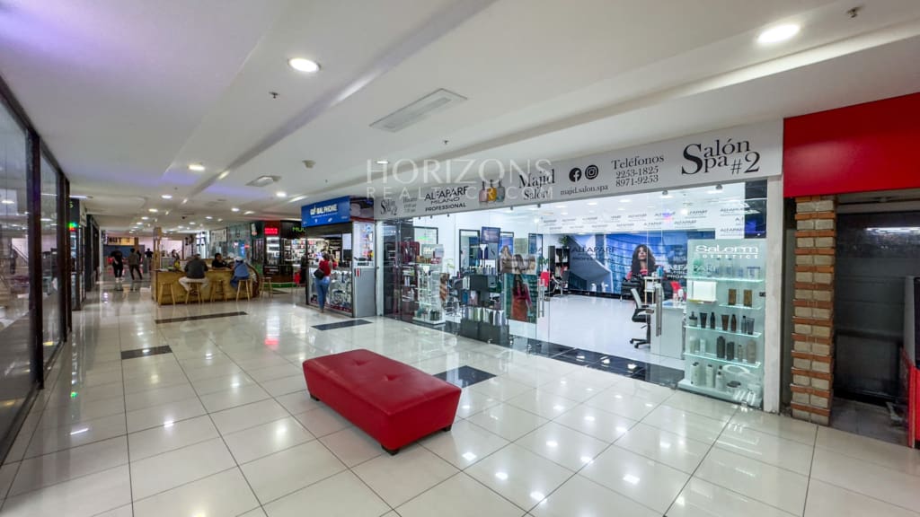 Se Vende Local Comercial 90m2 en el Mall San Pedro segundo Piso a la Par de BAC hrc39