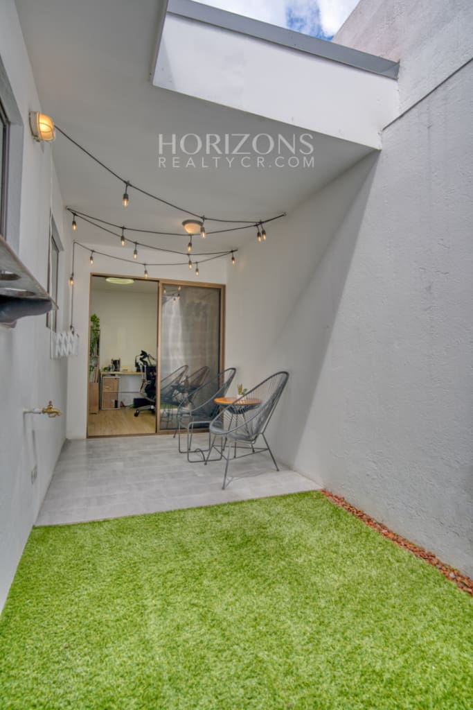 Venta Casa en La Uruca 3 Habitaciones y Oficina Condominio Cerca Hospital Mexico NJA1283