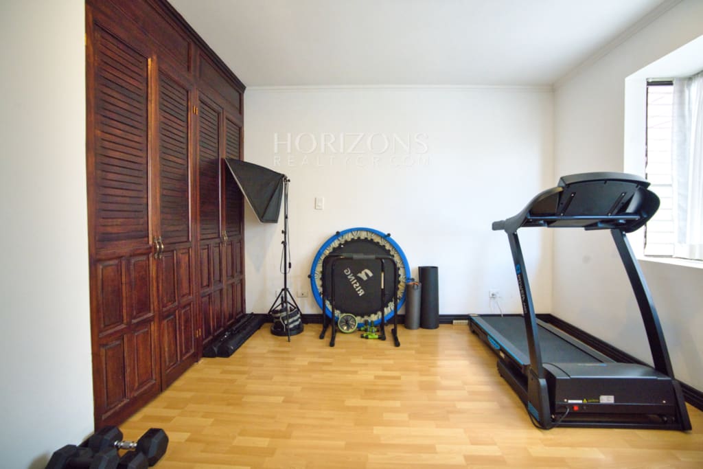 Venta Casa en La Uruca 3 Habitaciones y Oficina Condominio Cerca Hospital Mexico NJA1283
