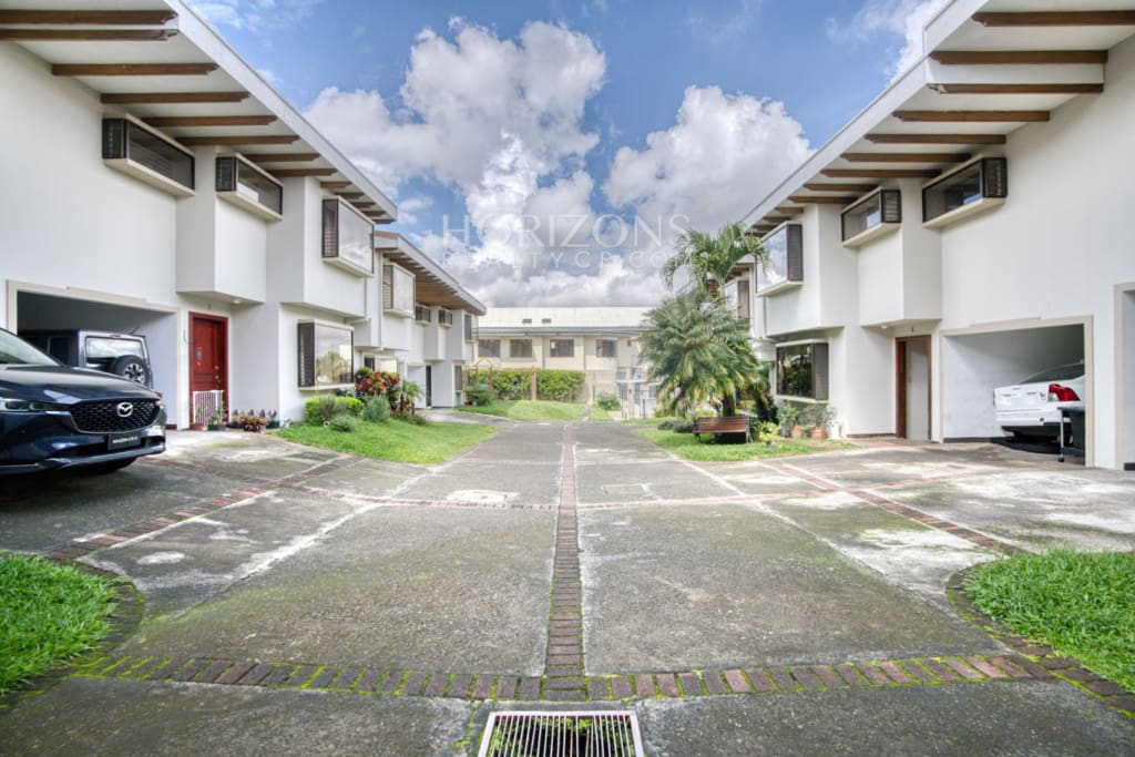 Venta Casa en La Uruca 3 Habitaciones y Oficina Condominio Cerca Hospital Mexico NJA1283