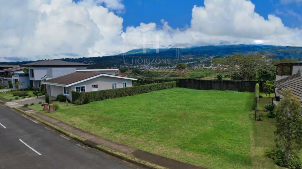 Lote en Condominio El Herrán 851m2 Plano con Vista a las Montañas nja1310