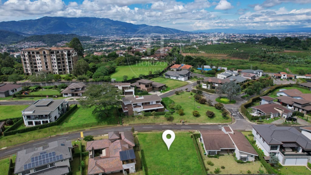 Lote en Condominio El Herrán 851m2 Plano con Vista a las Montañas nja1310