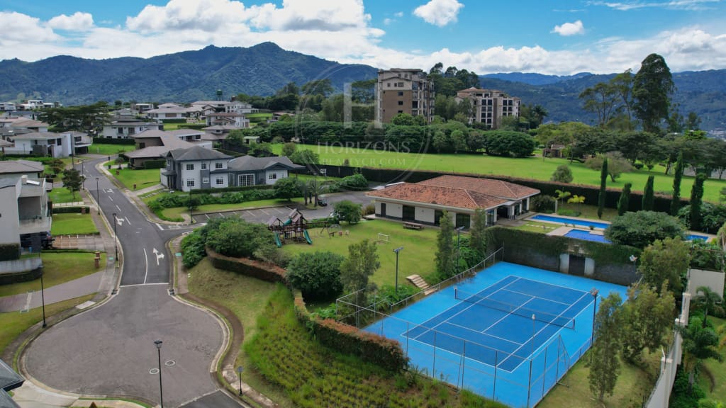 Lote en Condominio El Herrán 851m2 Plano con Vista a las Montañas nja1310