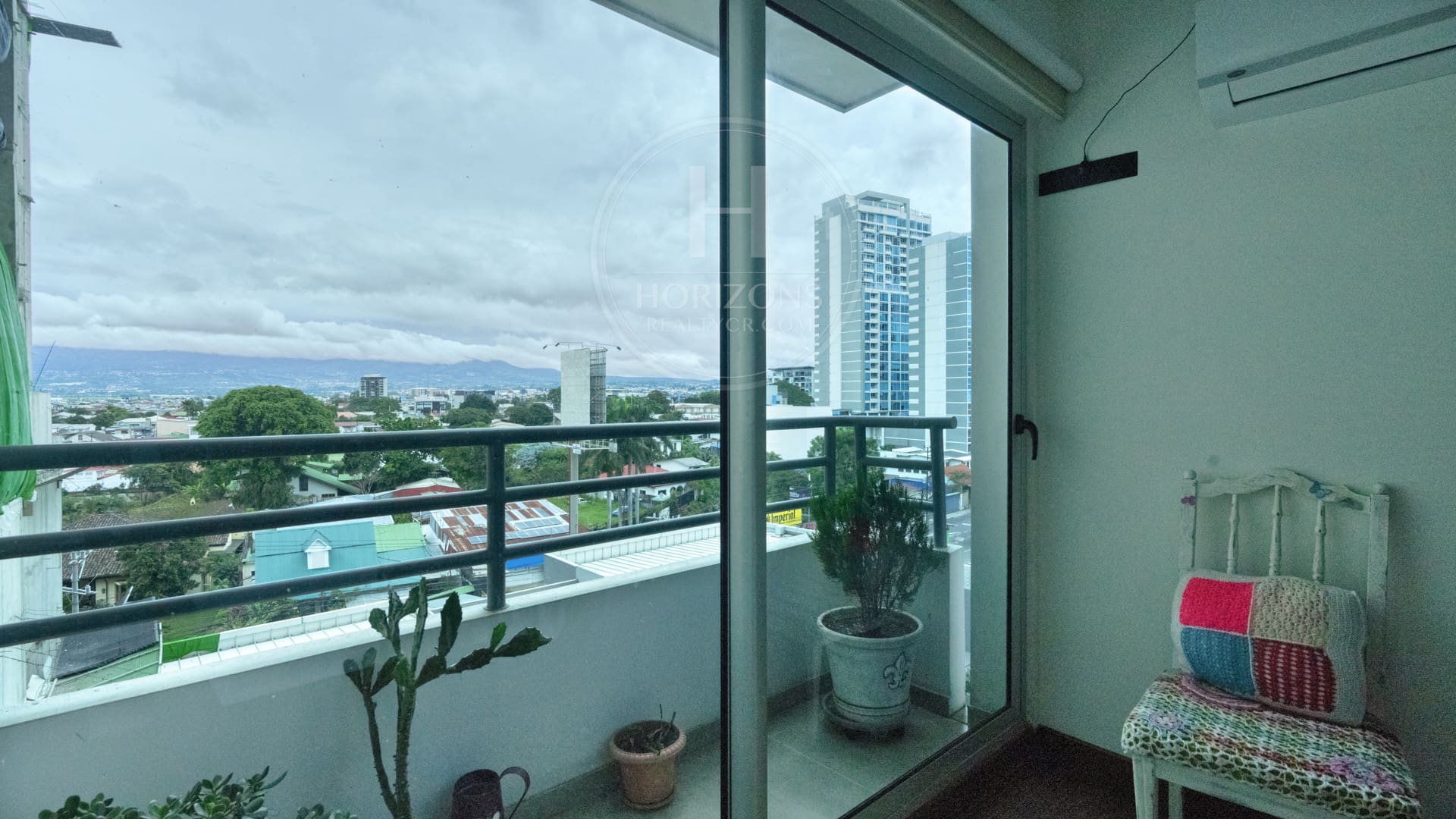 Apartamento en Latitud Yoses 3 Habitaciones Piso 10 con Vista al Valle nja1270