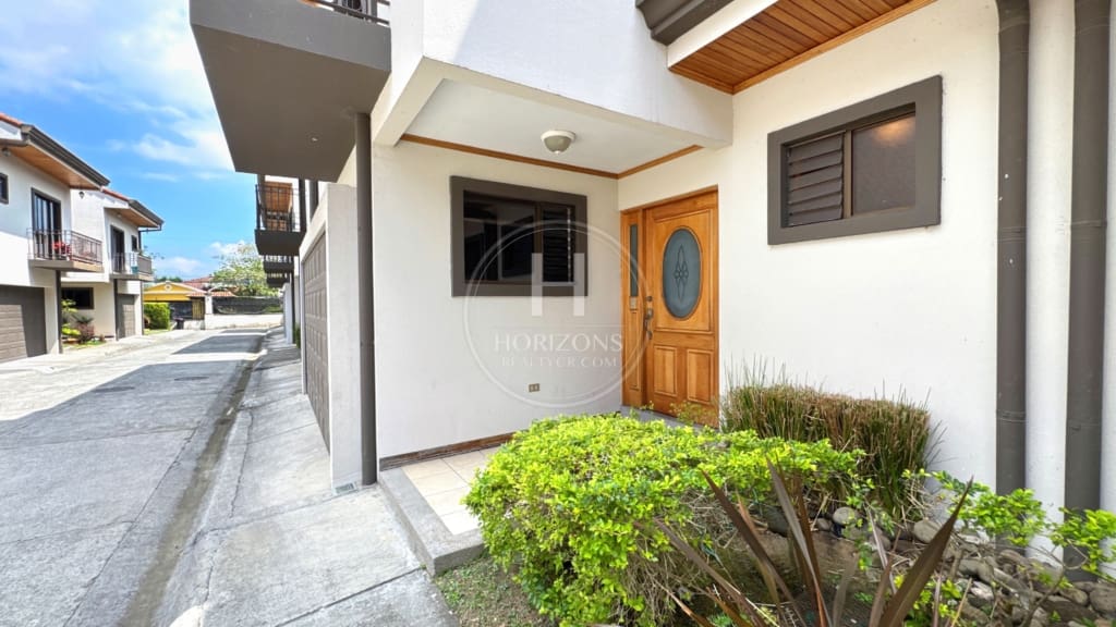 Casa en Condominio Guayabos Curridabat 4 Habitaciones a 200 m de Automercado NJA1305