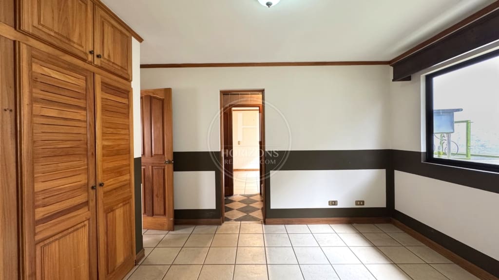 Casa en Condominio Guayabos Curridabat 4 Habitaciones a 200 m de Automercado NJA1305