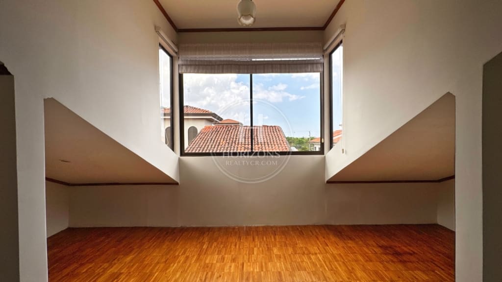Casa en Condominio Guayabos Curridabat 4 Habitaciones a 200 m de Automercado NJA1305