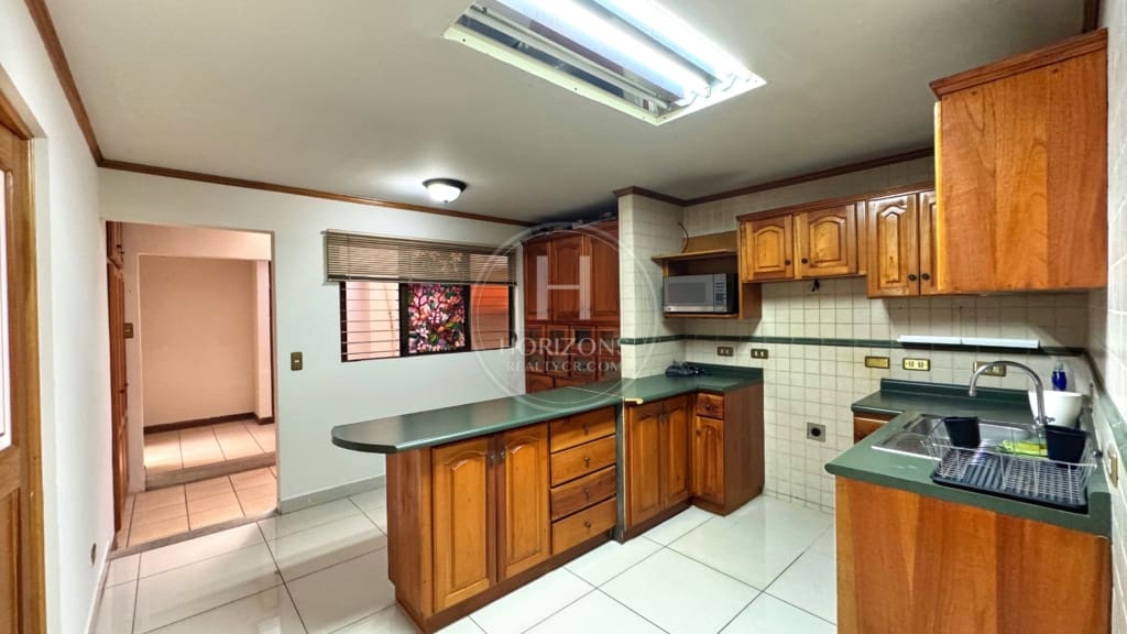 Casa en Condominio Guayabos Curridabat 4 Habitaciones a 200 m de Automercado NJA1305
