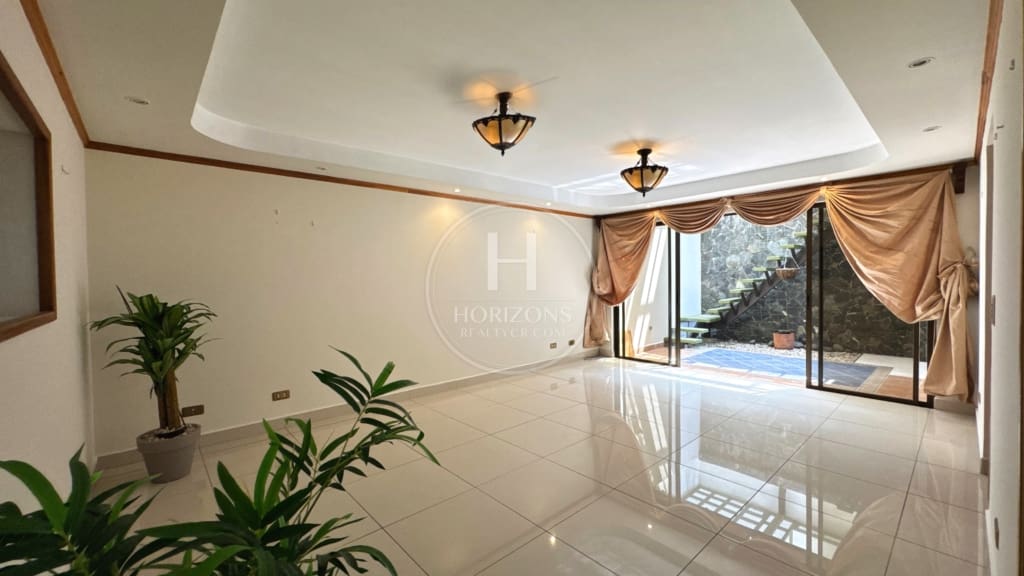 Casa en Condominio Guayabos Curridabat 4 Habitaciones a 200 m de Automercado NJA1305