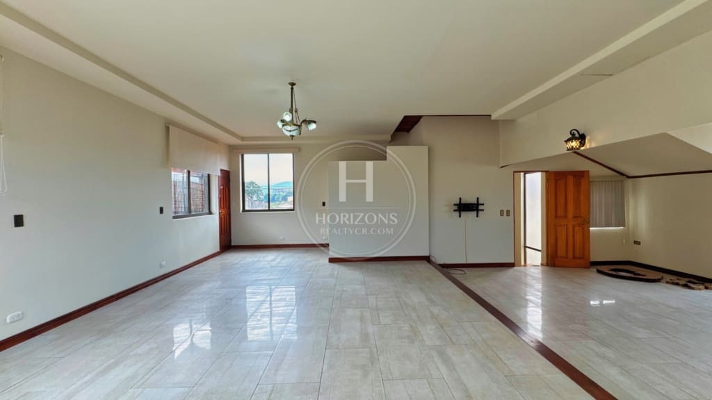 Casa en Condominio Guayabos Curridabat 4 Habitaciones a 200 m de Automercado NJA1305