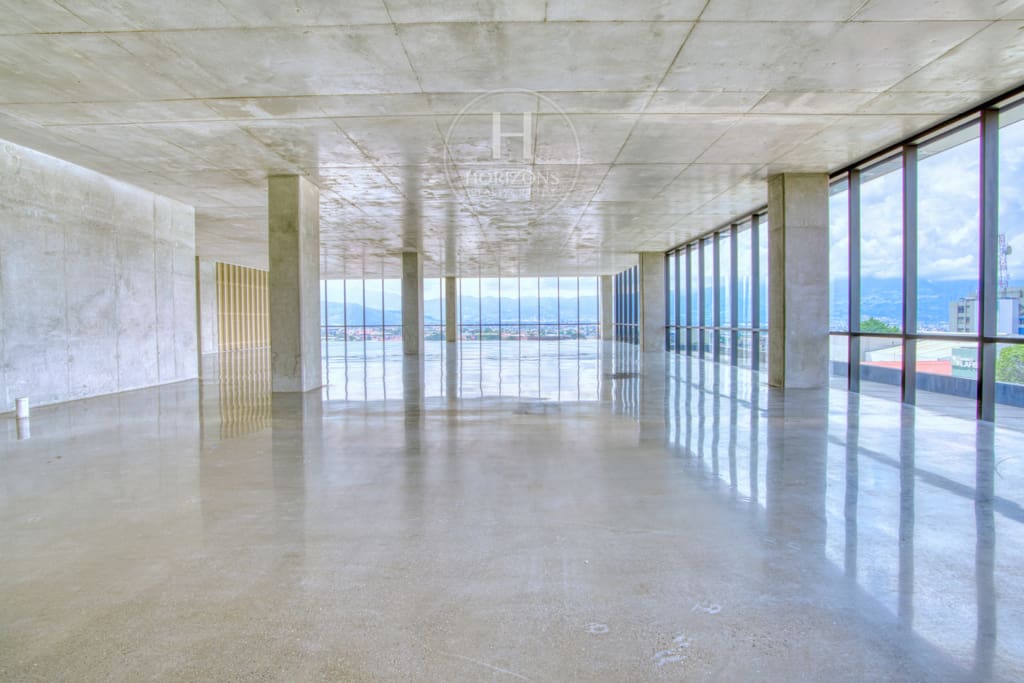 Se Alquila Para Estrenar Oficina en San Pedro Business Center 150m² Vista a la Montaña hcr40