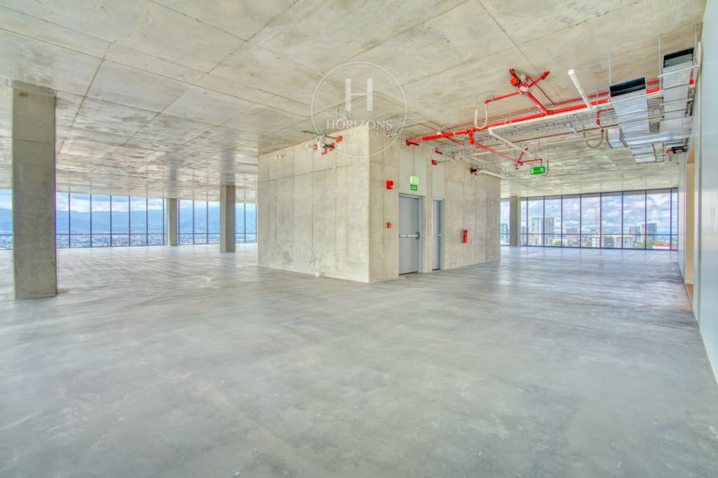 Se Alquila Oficina de 900m² en San Pedro Business Center 27 Plazas de Parqueo hcr43