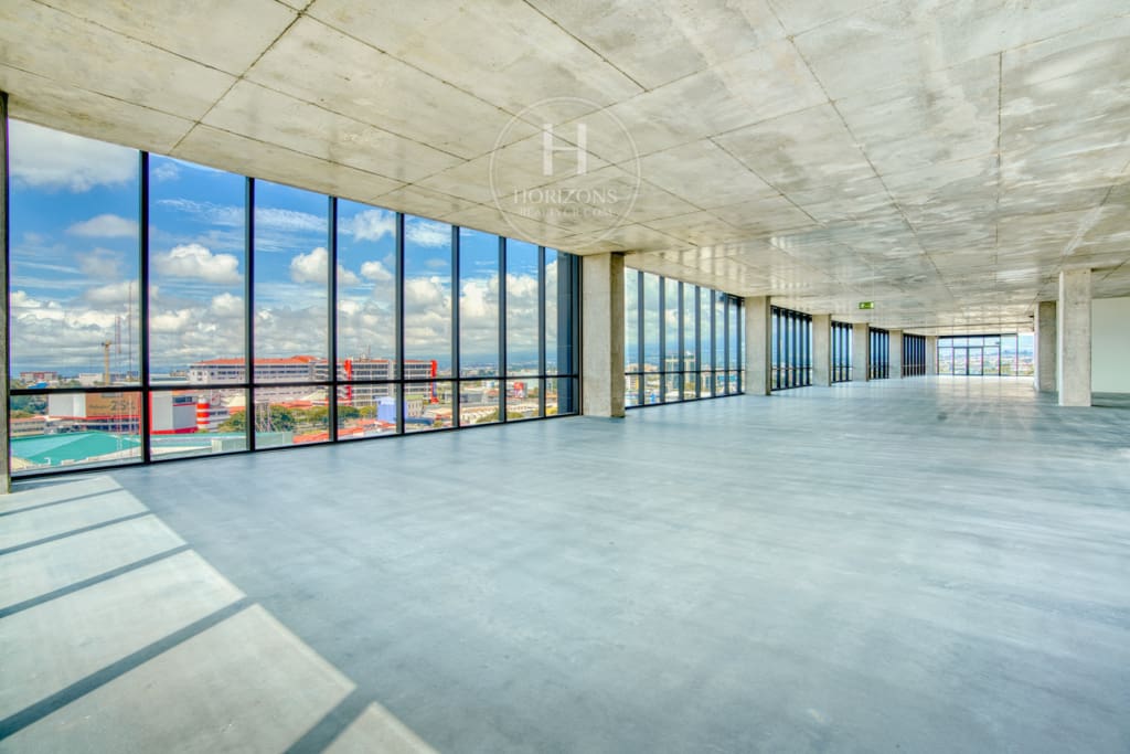 Se Alquila Oficina de 900m² en San Pedro Business Center 27 Plazas de Parqueo hcr43