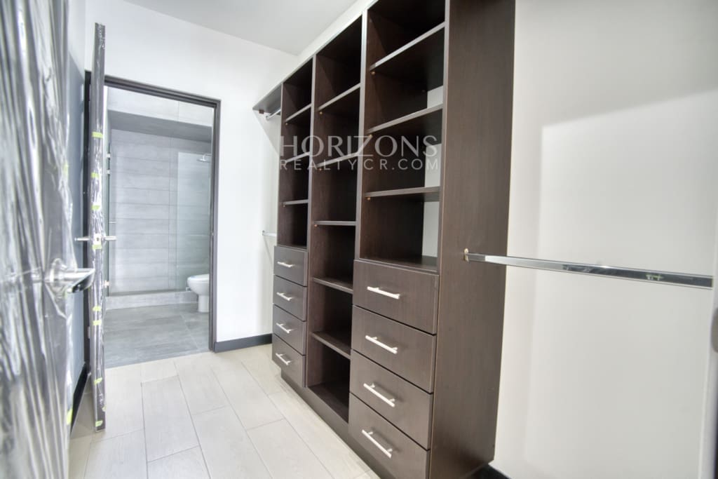 Se Vende en Condominio Casa con Patio en Curridabat 2 habitaciones noj1037